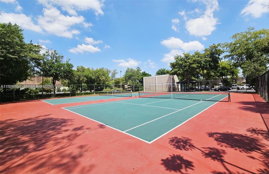 В аренду: $2,450 (3 спален, 2 ванн, 1093 Квадратных фут)