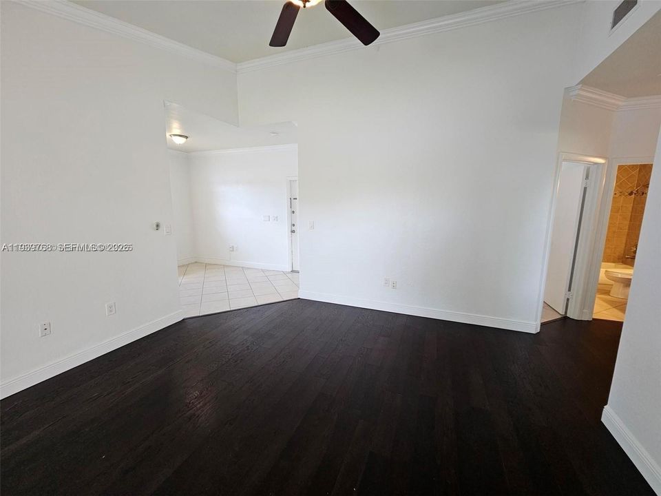 В аренду: $2,450 (3 спален, 2 ванн, 1093 Квадратных фут)