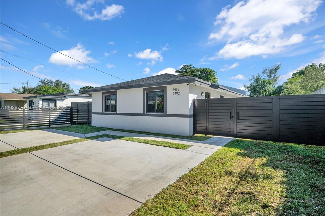 待售: $850,000 (0 贝兹, 0 浴室, 1998 平方英尺)