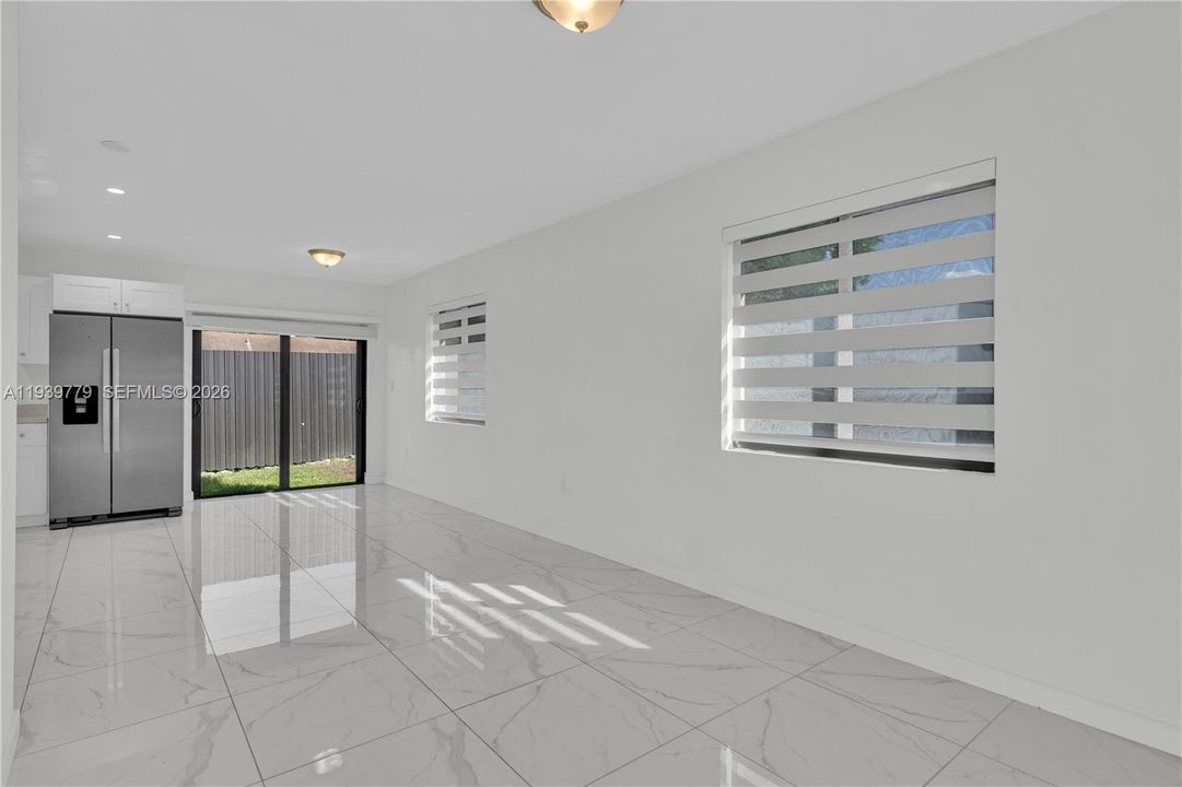 待售: $850,000 (0 贝兹, 0 浴室, 1998 平方英尺)