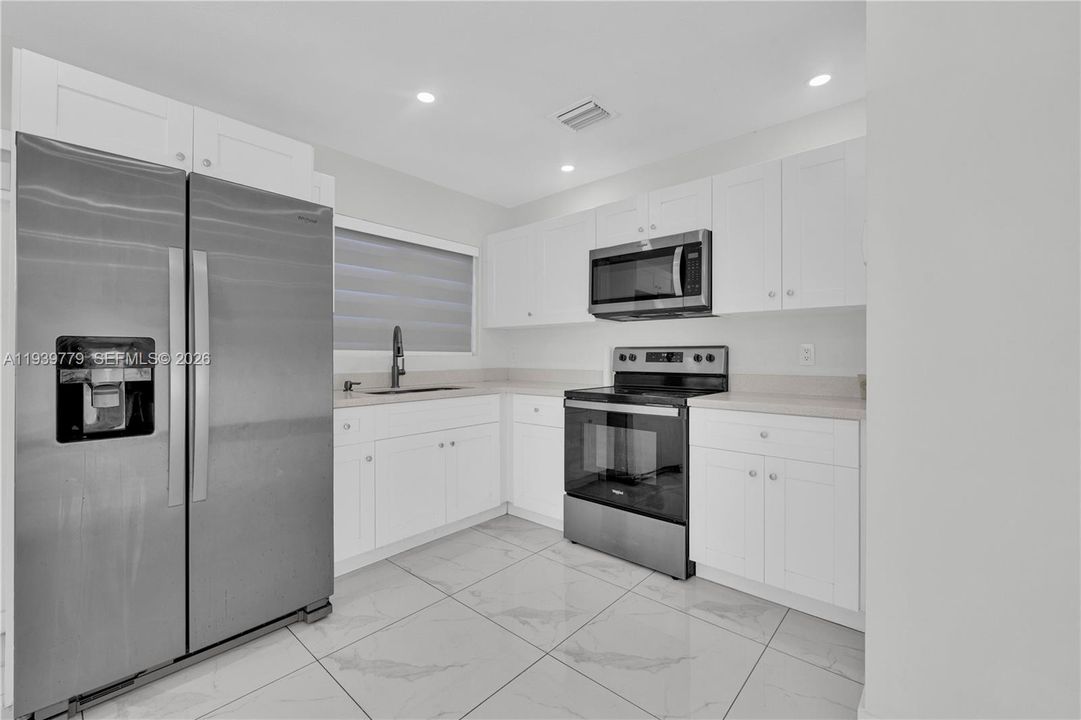 待售: $850,000 (0 贝兹, 0 浴室, 1998 平方英尺)