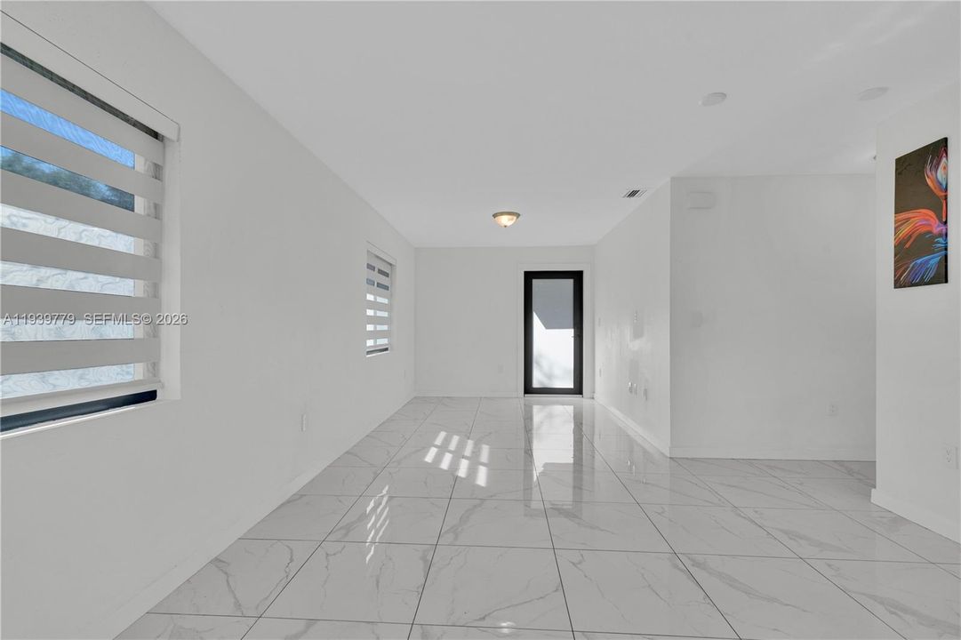 待售: $850,000 (0 贝兹, 0 浴室, 1998 平方英尺)