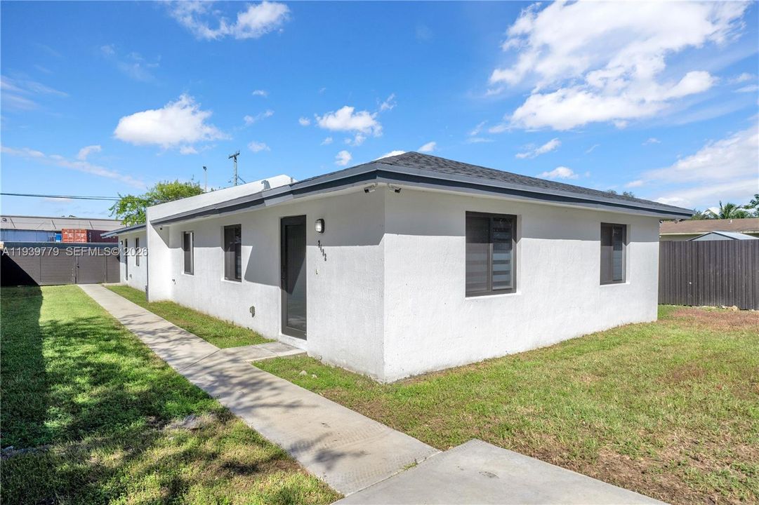 待售: $850,000 (0 贝兹, 0 浴室, 1998 平方英尺)