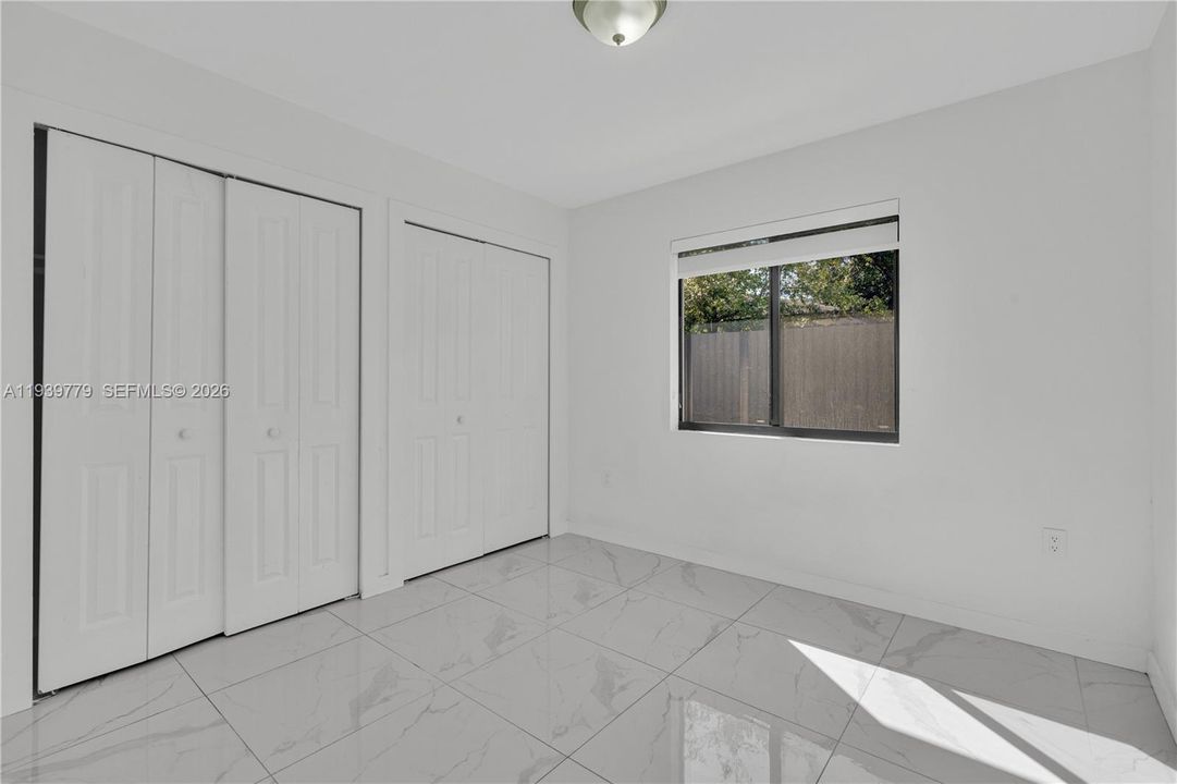 待售: $850,000 (0 贝兹, 0 浴室, 1998 平方英尺)