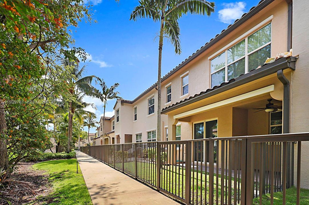 For Sale: $559,000 (3 beds, 2 baths, 1718 Square Feet)