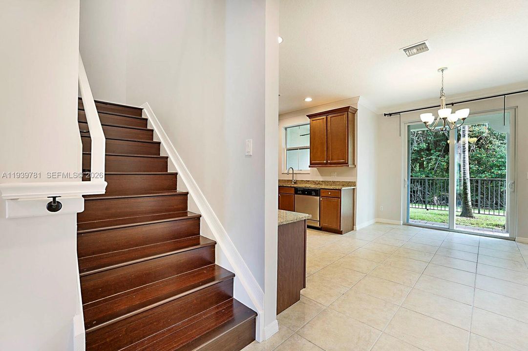 For Sale: $559,000 (3 beds, 2 baths, 1718 Square Feet)