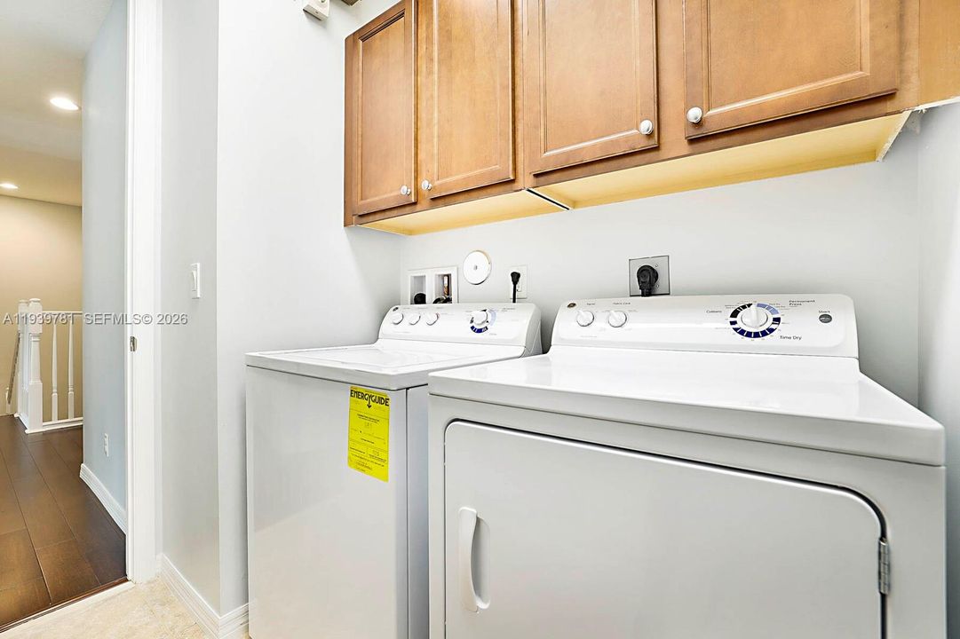 For Sale: $559,000 (3 beds, 2 baths, 1718 Square Feet)