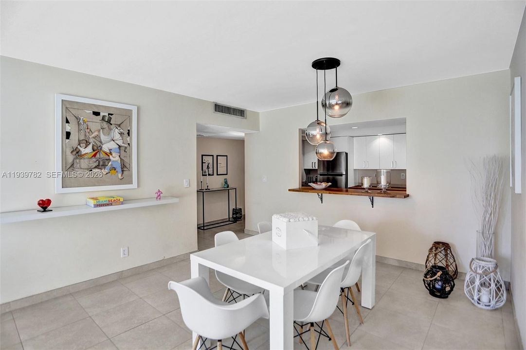 出租: $2,950 (2 贝兹, 2 浴室, 1537 平方英尺)