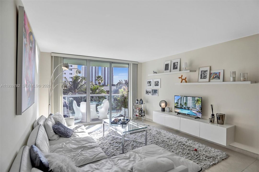 出租: $2,950 (2 贝兹, 2 浴室, 1537 平方英尺)