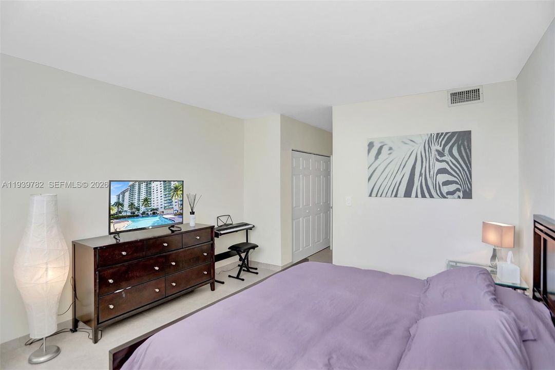 出租: $2,950 (2 贝兹, 2 浴室, 1537 平方英尺)