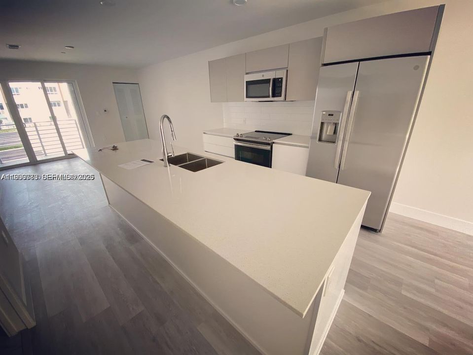 En Venta: $425,000 (2 camas, 2 baños, 1325 Pies cuadrados)