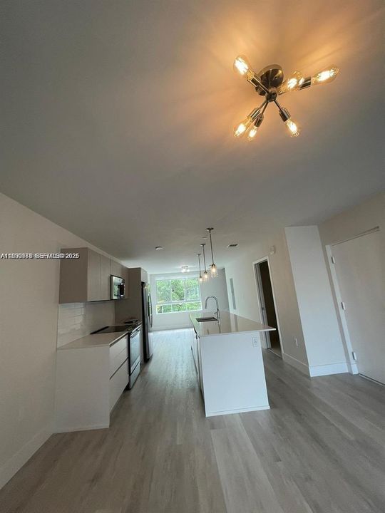 En Venta: $425,000 (2 camas, 2 baños, 1325 Pies cuadrados)