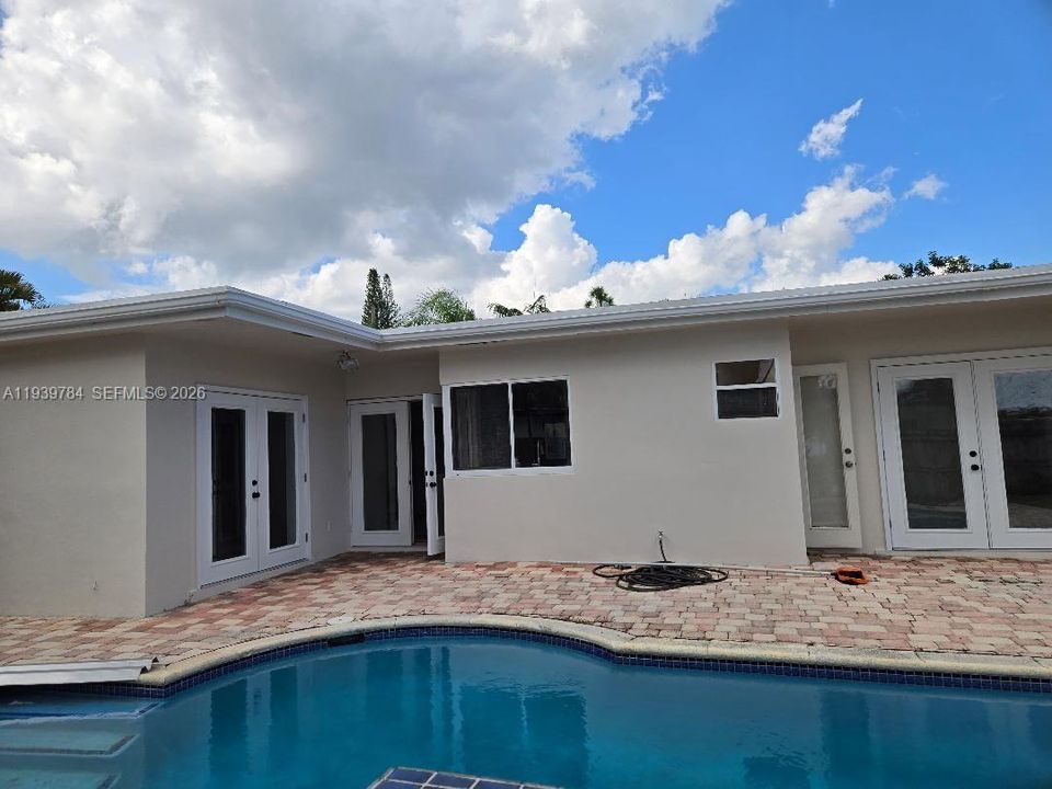 В аренду: $3,500 (3 спален, 2 ванн, 1266 Квадратных фут)