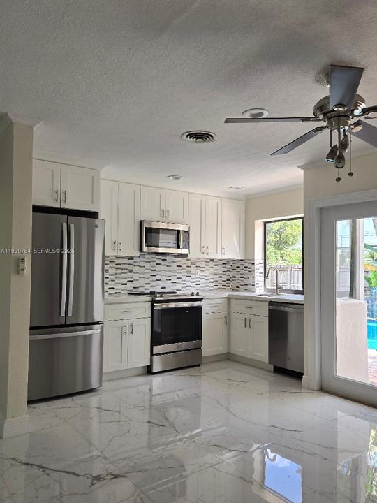 В аренду: $3,500 (3 спален, 2 ванн, 1266 Квадратных фут)