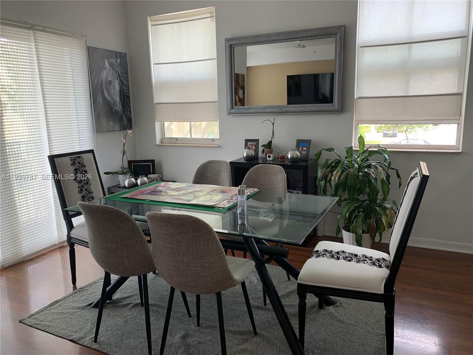 En Venta: $390,000 (2 camas, 2 baños, 1123 Pies cuadrados)