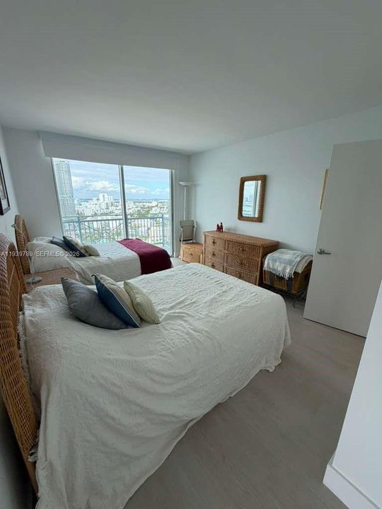 待售: $1,450,000 (2 贝兹, 2 浴室, 1130 平方英尺)