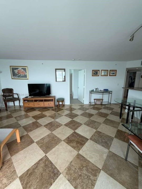 待售: $1,450,000 (2 贝兹, 2 浴室, 1130 平方英尺)