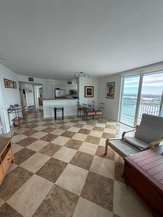 待售: $1,450,000 (2 贝兹, 2 浴室, 1130 平方英尺)