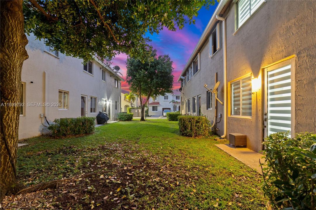 На продажу: $440,000 (4 спален, 2 ванн, 1716 Квадратных фут)