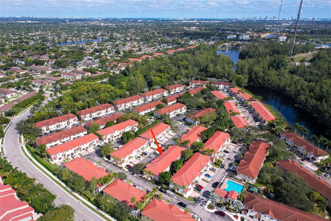 На продажу: $440,000 (4 спален, 2 ванн, 1716 Квадратных фут)