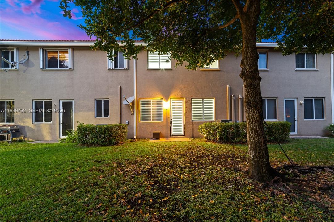 На продажу: $440,000 (4 спален, 2 ванн, 1716 Квадратных фут)