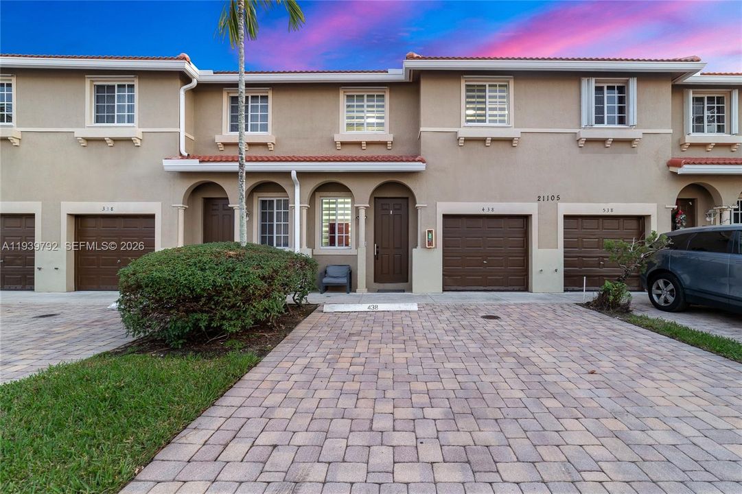 На продажу: $440,000 (4 спален, 2 ванн, 1716 Квадратных фут)