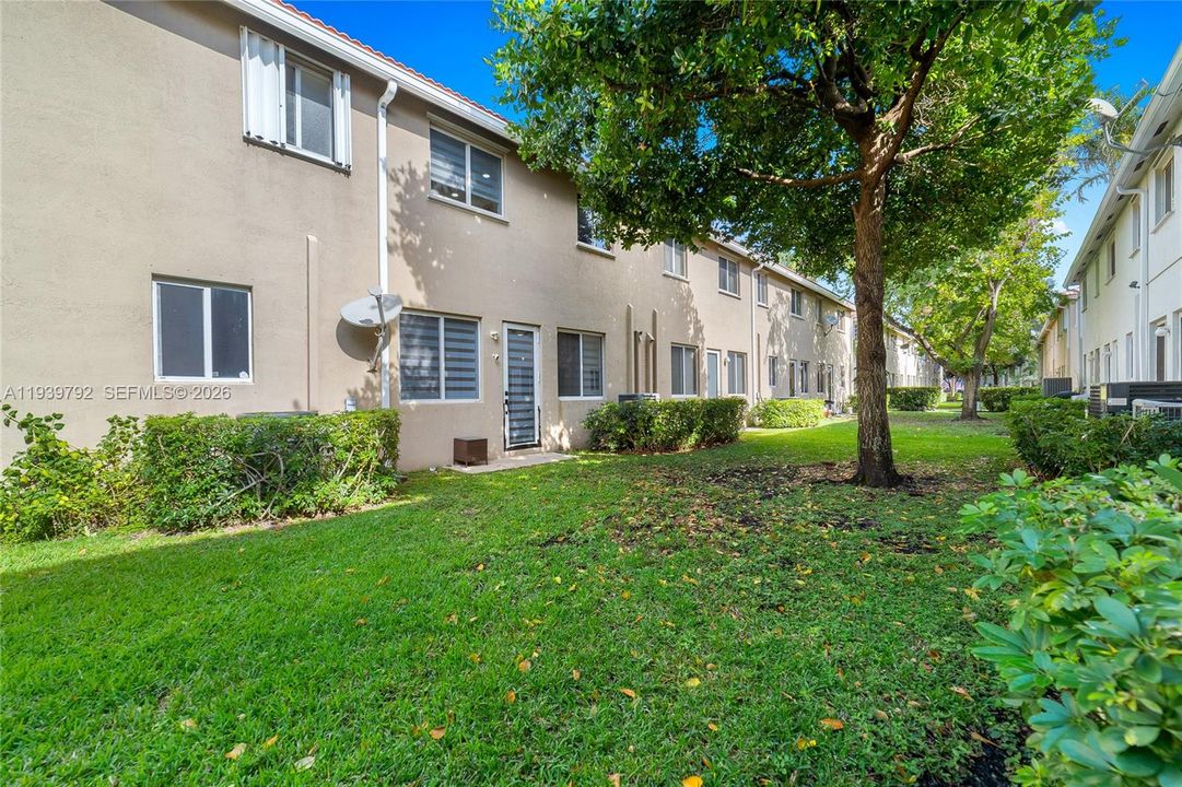 На продажу: $440,000 (4 спален, 2 ванн, 1716 Квадратных фут)