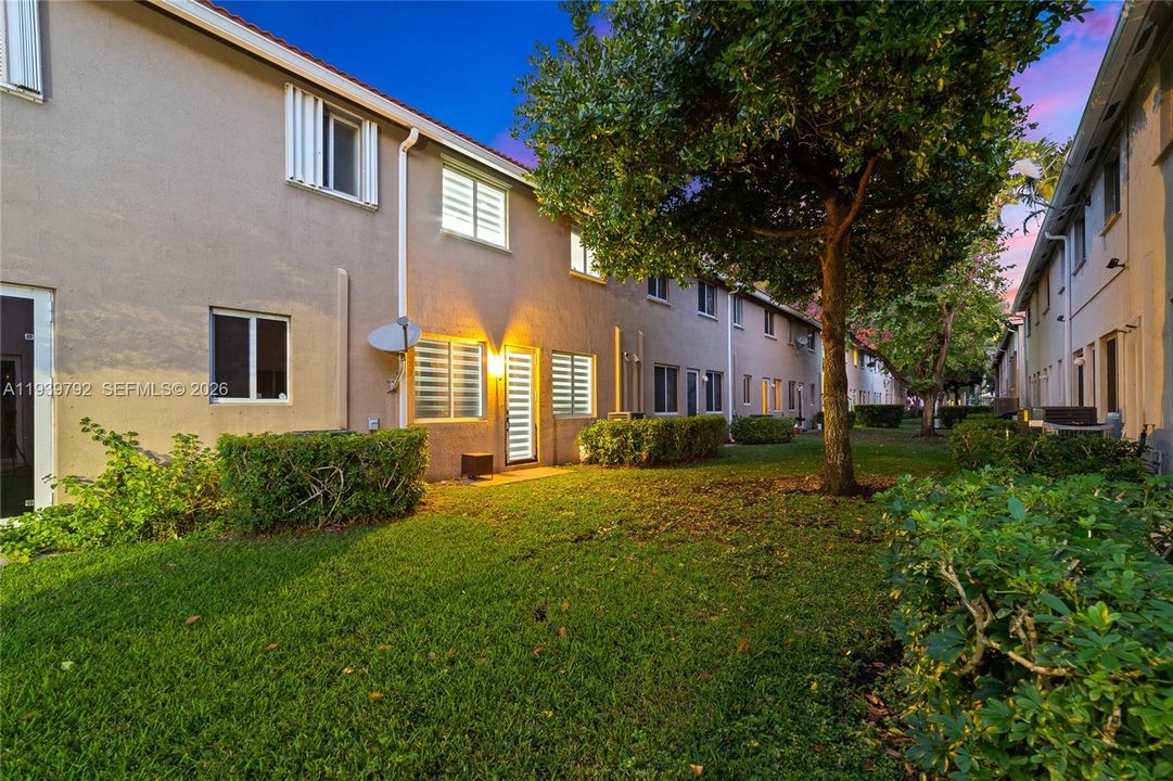 На продажу: $440,000 (4 спален, 2 ванн, 1716 Квадратных фут)