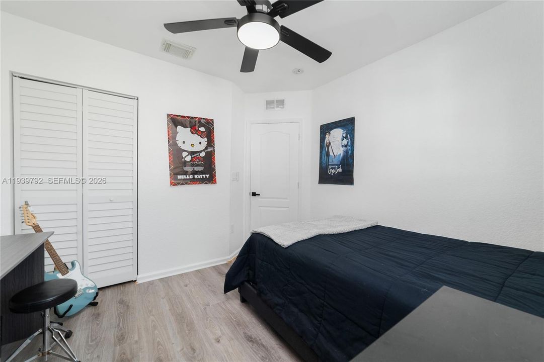 На продажу: $440,000 (4 спален, 2 ванн, 1716 Квадратных фут)