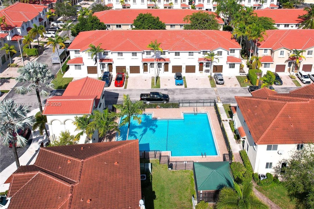 На продажу: $440,000 (4 спален, 2 ванн, 1716 Квадратных фут)