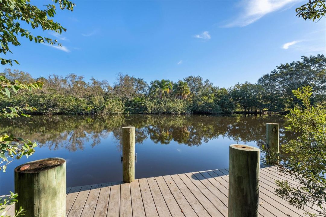 COMMUNITY DOCK