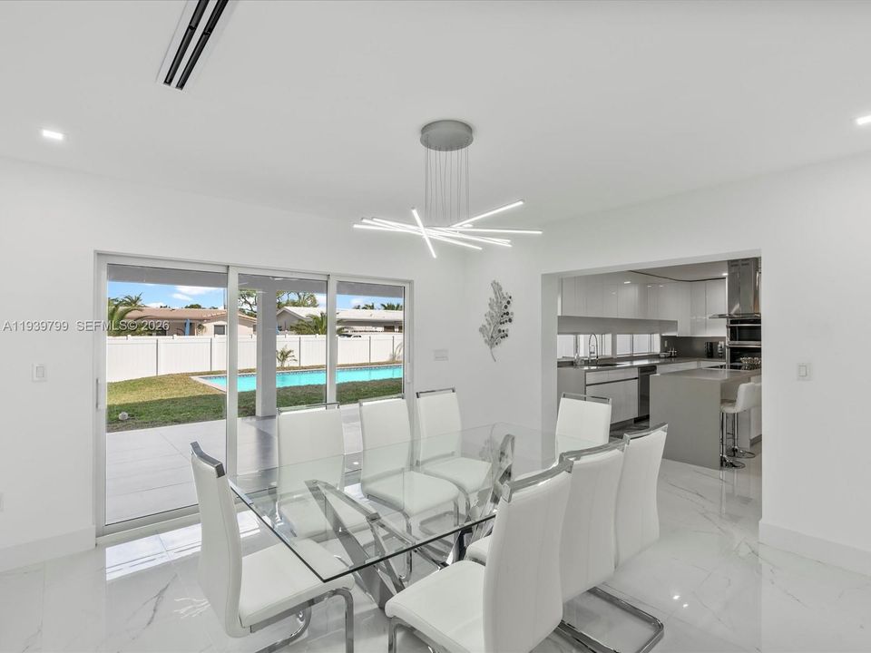 待售: $1,250,000 (4 贝兹, 3 浴室, 1890 平方英尺)