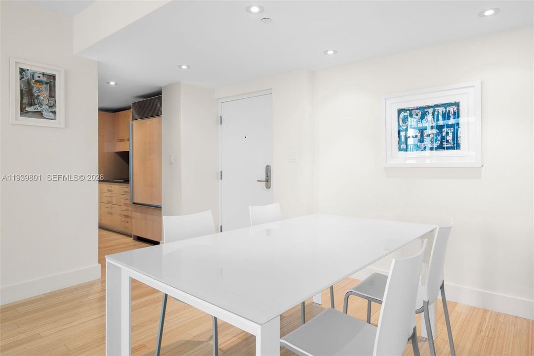 For Rent: $8,100 (1 beds, 1 baths, 993 Square Feet)