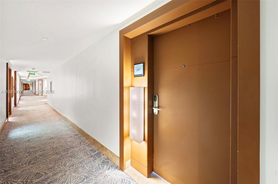 For Rent: $8,100 (1 beds, 1 baths, 993 Square Feet)