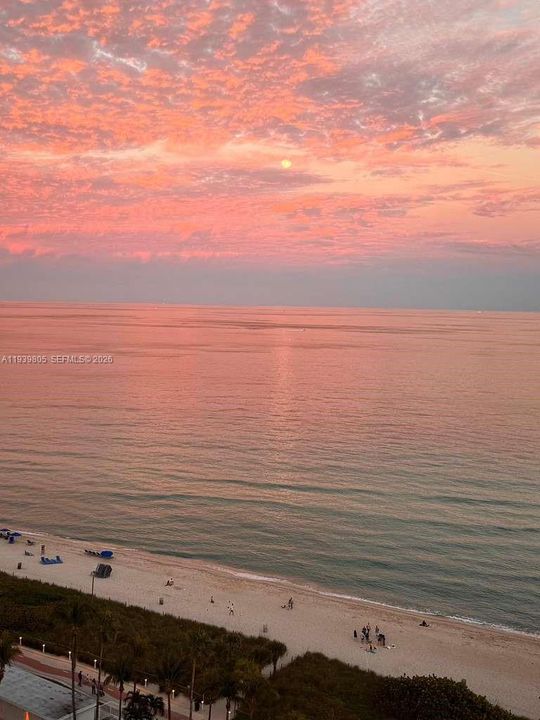 For Rent: $5,199 (2 beds, 2 baths, 1340 Square Feet)