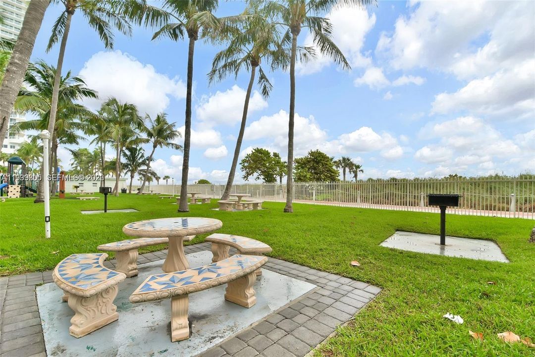 For Rent: $5,199 (2 beds, 2 baths, 1340 Square Feet)