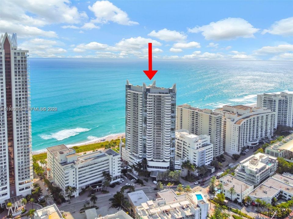 For Rent: $5,199 (2 beds, 2 baths, 1340 Square Feet)