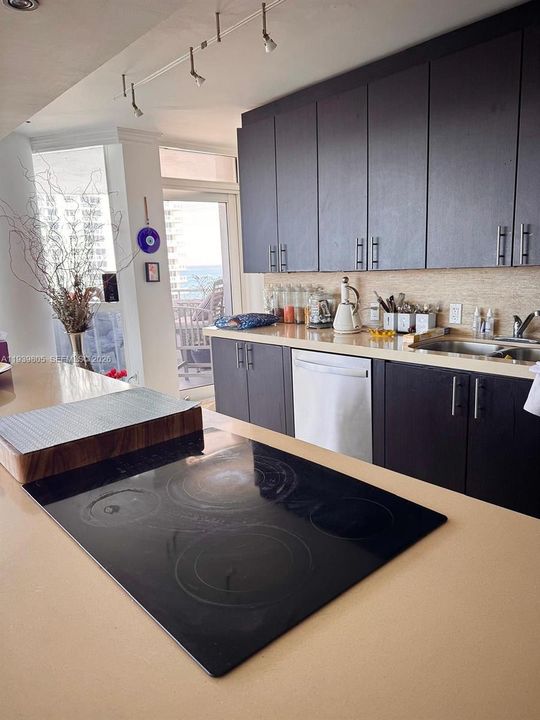 For Rent: $5,199 (2 beds, 2 baths, 1340 Square Feet)