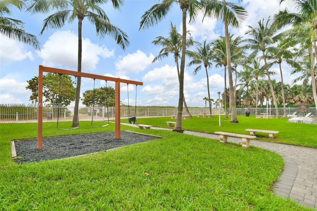 For Rent: $5,199 (2 beds, 2 baths, 1340 Square Feet)