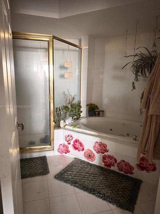 For Rent: $5,199 (2 beds, 2 baths, 1340 Square Feet)