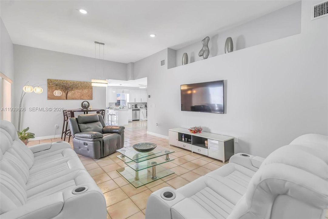 En Venta: $800,000 (3 camas, 2 baños, 1658 Pies cuadrados)