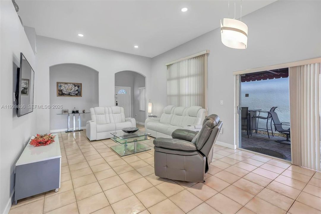 En Venta: $800,000 (3 camas, 2 baños, 1658 Pies cuadrados)