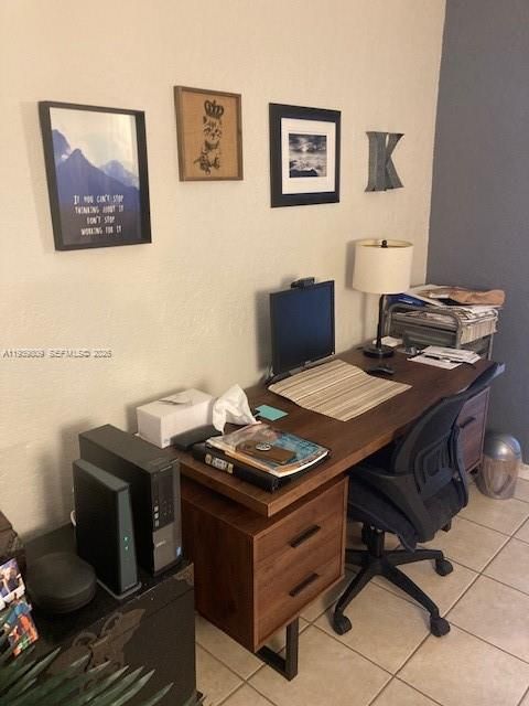 For Rent: $1,800 (0 beds, 1 baths, 450 Square Feet)