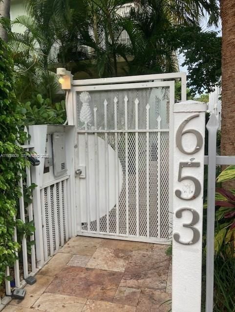 For Rent: $1,800 (0 beds, 1 baths, 450 Square Feet)