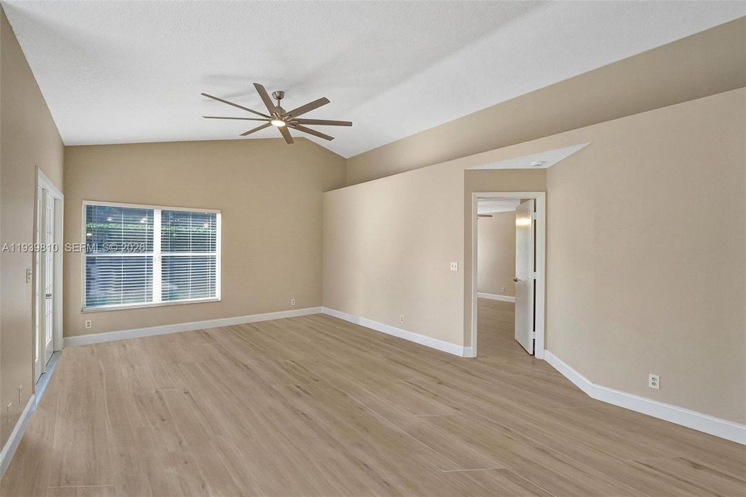 На продажу: $640,000 (2 спален, 2 ванн, 1236 Квадратных фут)