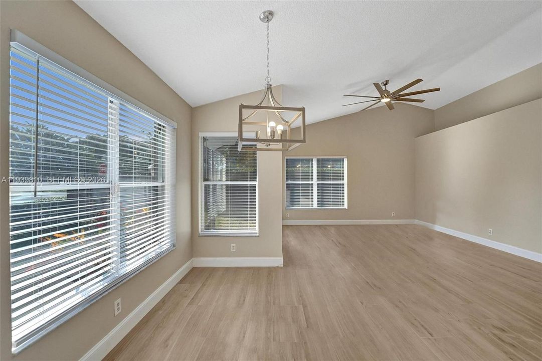 На продажу: $640,000 (2 спален, 2 ванн, 1236 Квадратных фут)