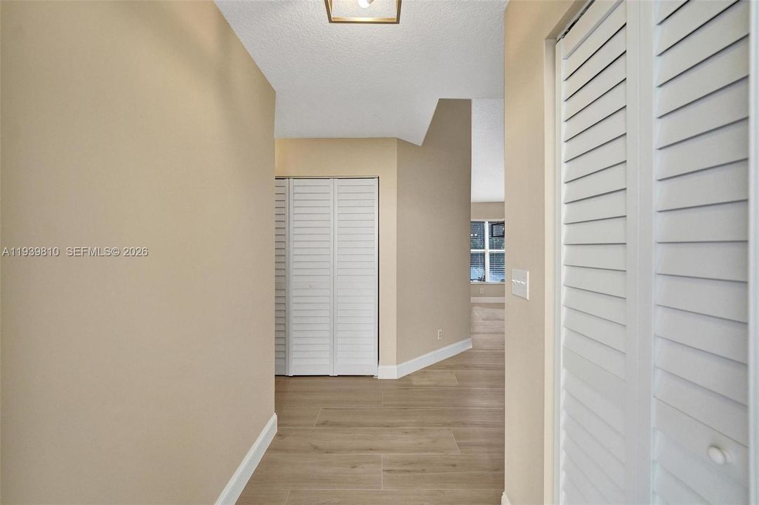 На продажу: $640,000 (2 спален, 2 ванн, 1236 Квадратных фут)