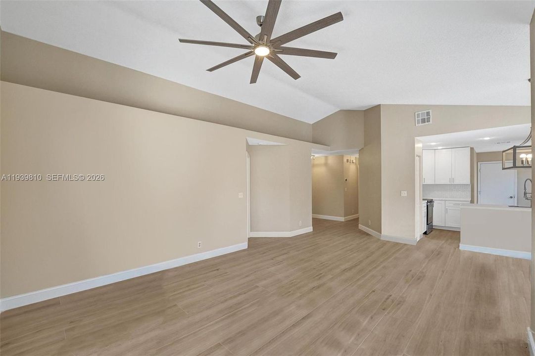 На продажу: $640,000 (2 спален, 2 ванн, 1236 Квадратных фут)