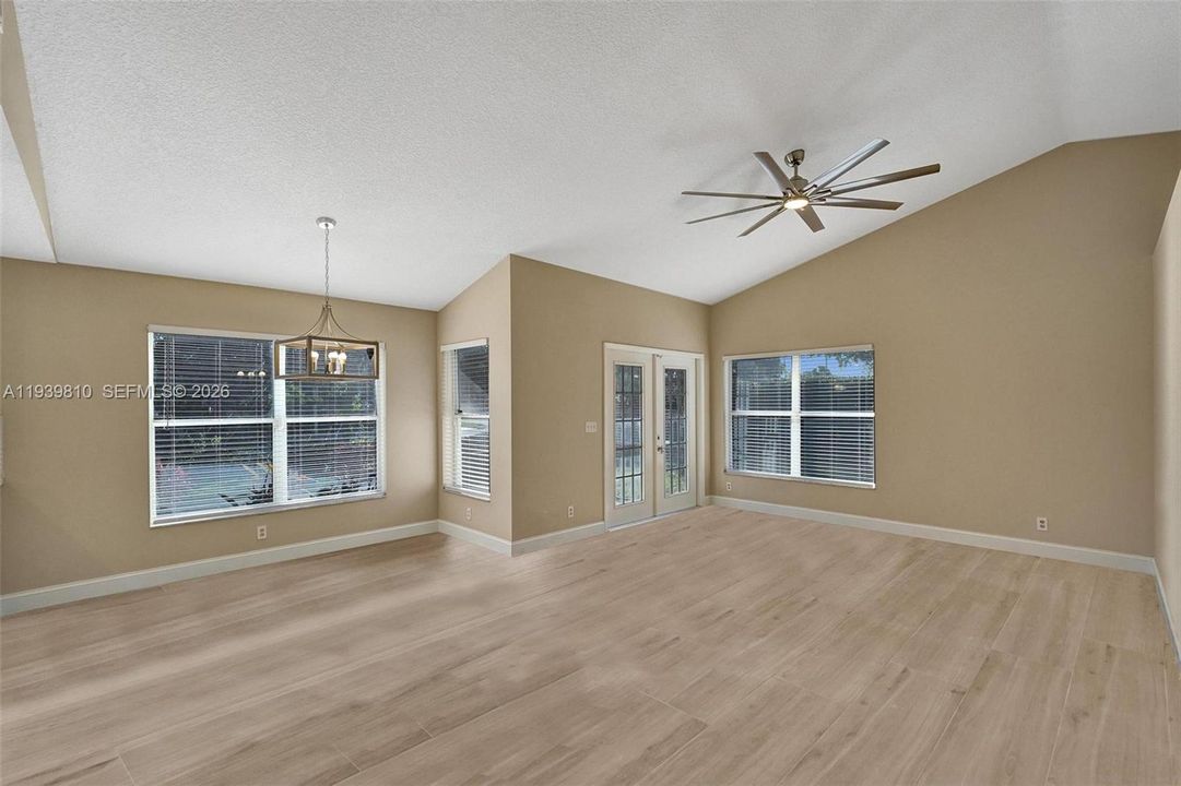 На продажу: $640,000 (2 спален, 2 ванн, 1236 Квадратных фут)