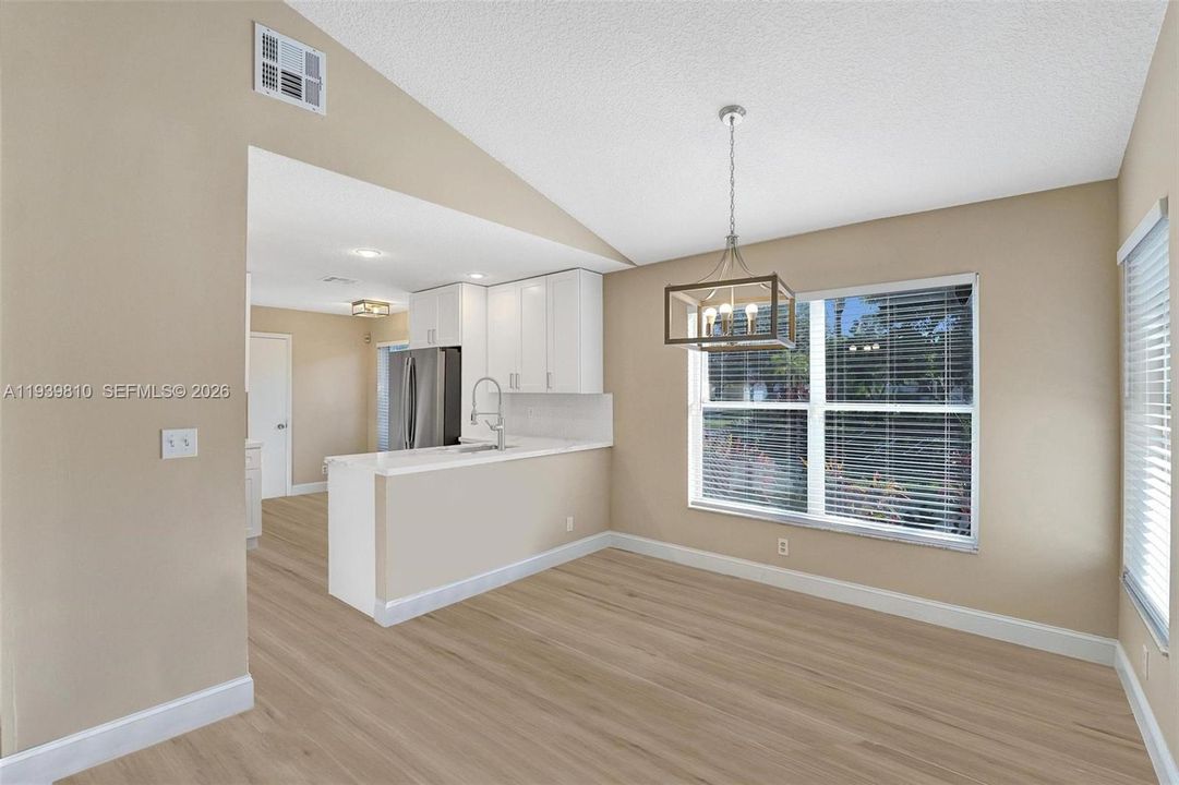 На продажу: $640,000 (2 спален, 2 ванн, 1236 Квадратных фут)